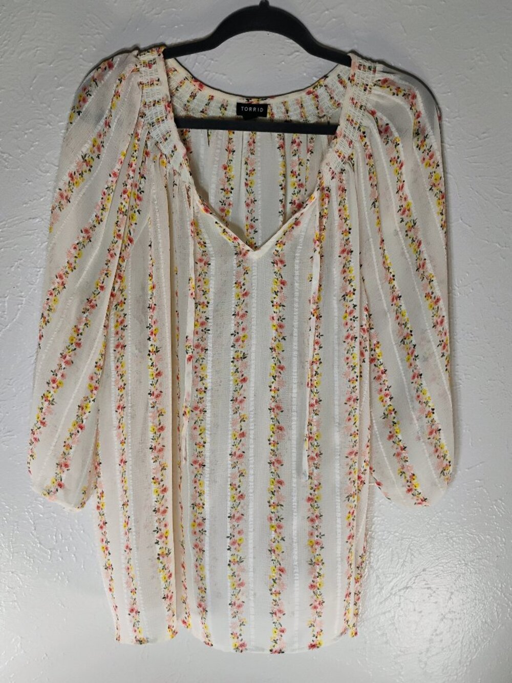 Torrid Ivory White Pink and Yellow Floral Tunic Blouse 3/4 Sleeve V-Neck Size 2x